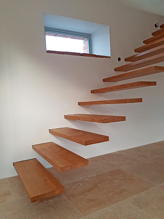 escalier-bois-massif-marche-dans-le-vide-st-sulpice-1